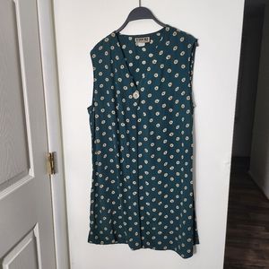 Vintage Niki Taylor Women’s green sleeveless long Vest with A button. Made in US